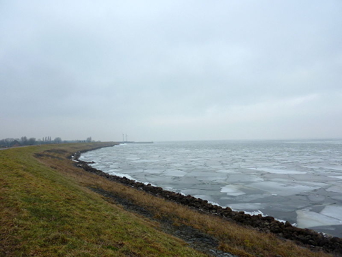 Bestand:IJsselmeer bevroren.JPG